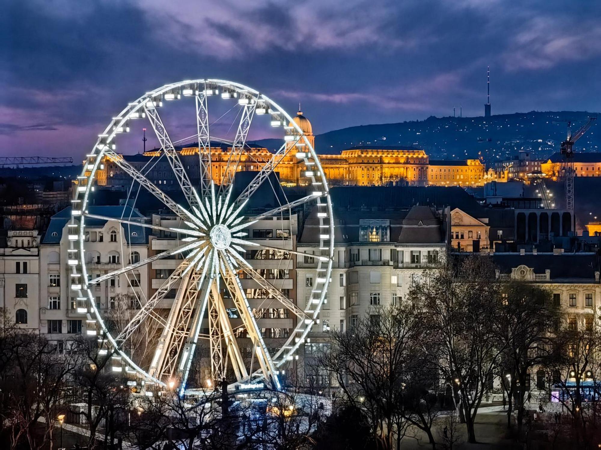 Bright Apartment In The Most Beautiful Street Of Budapest Vaci Street, Fashion Street Boedapest Buitenkant foto
