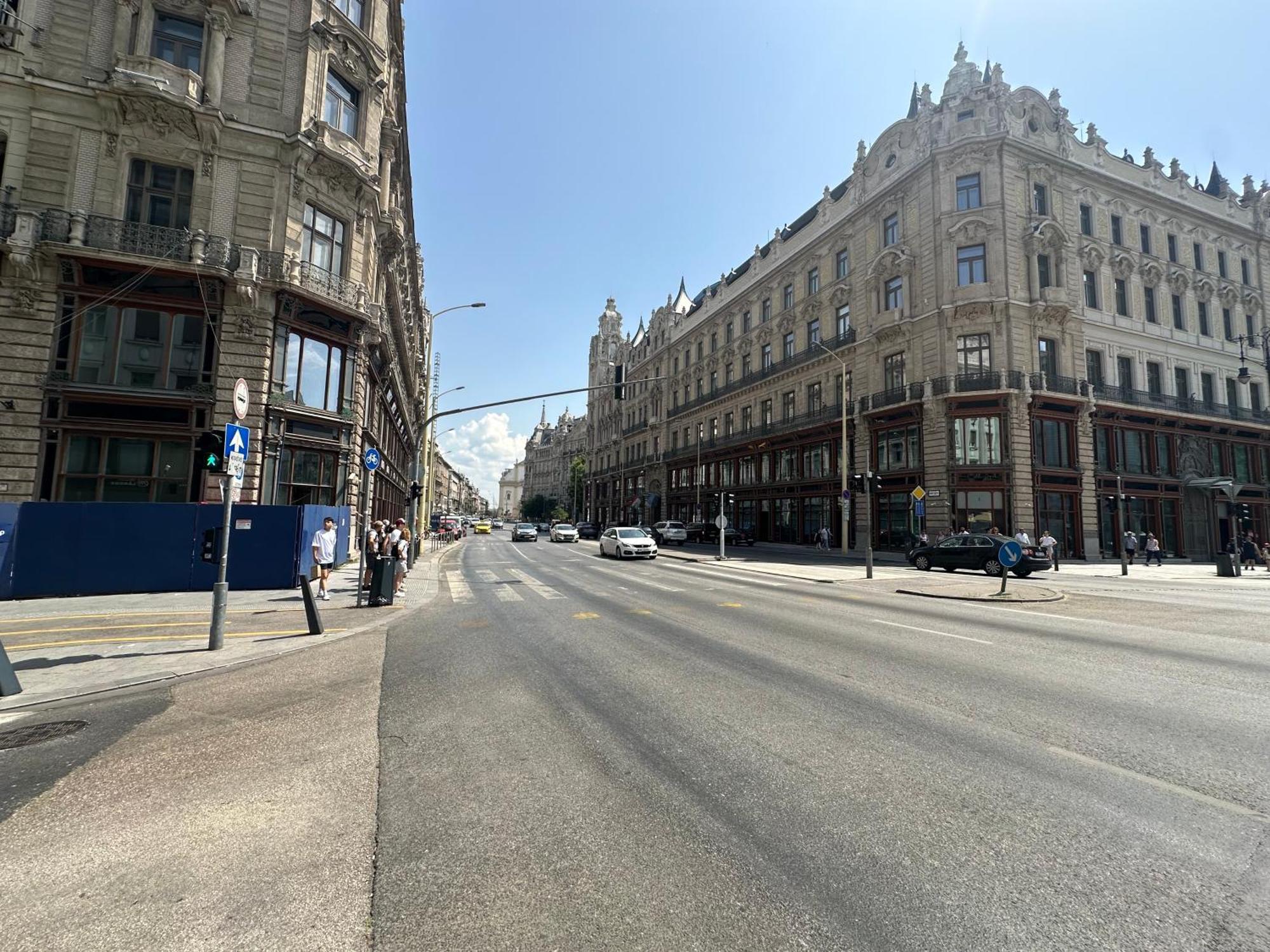Bright Apartment In The Most Beautiful Street Of Budapest Vaci Street, Fashion Street Boedapest Buitenkant foto