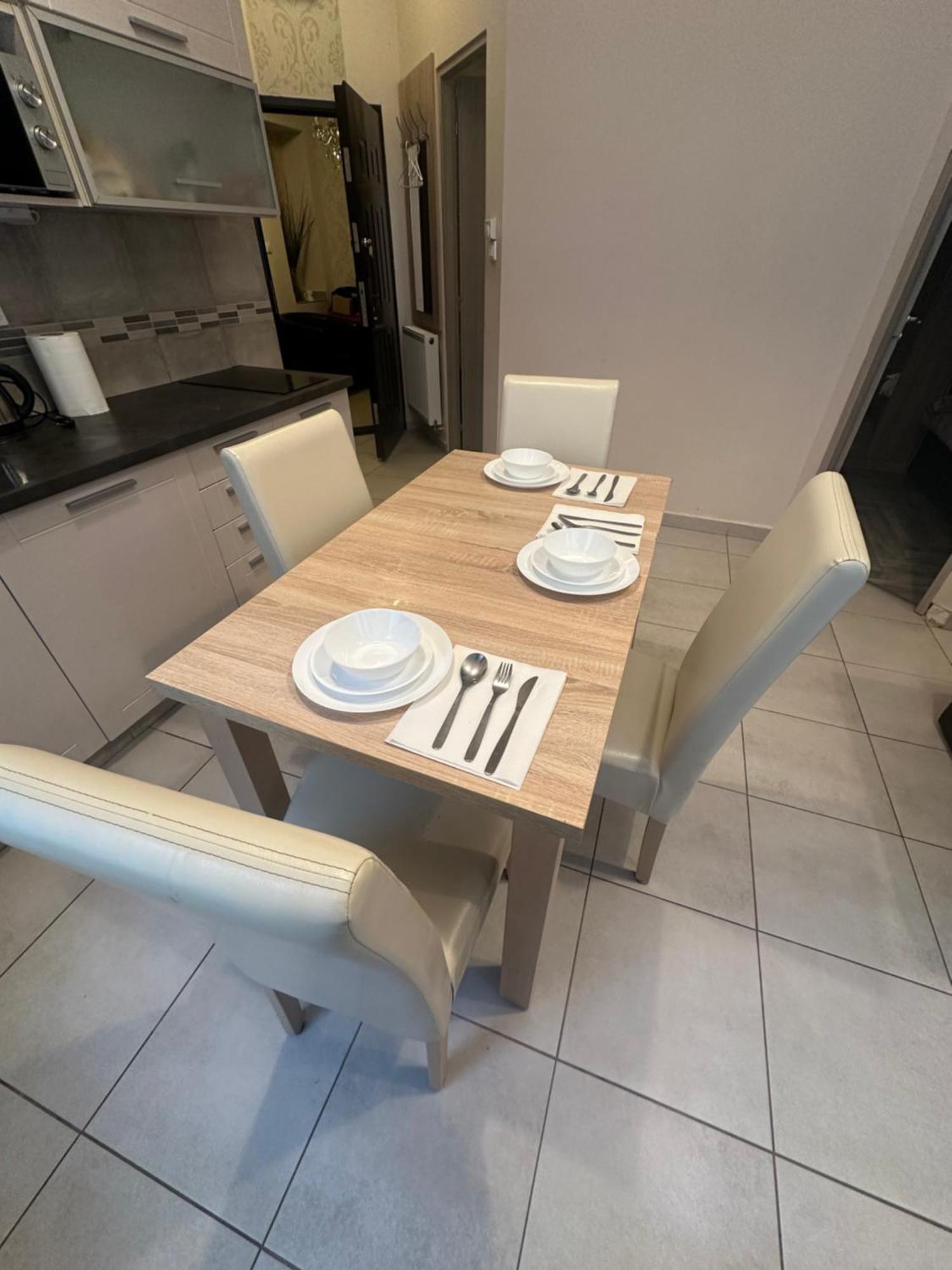 Bright Apartment In The Most Beautiful Street Of Budapest Vaci Street, Fashion Street Boedapest Buitenkant foto