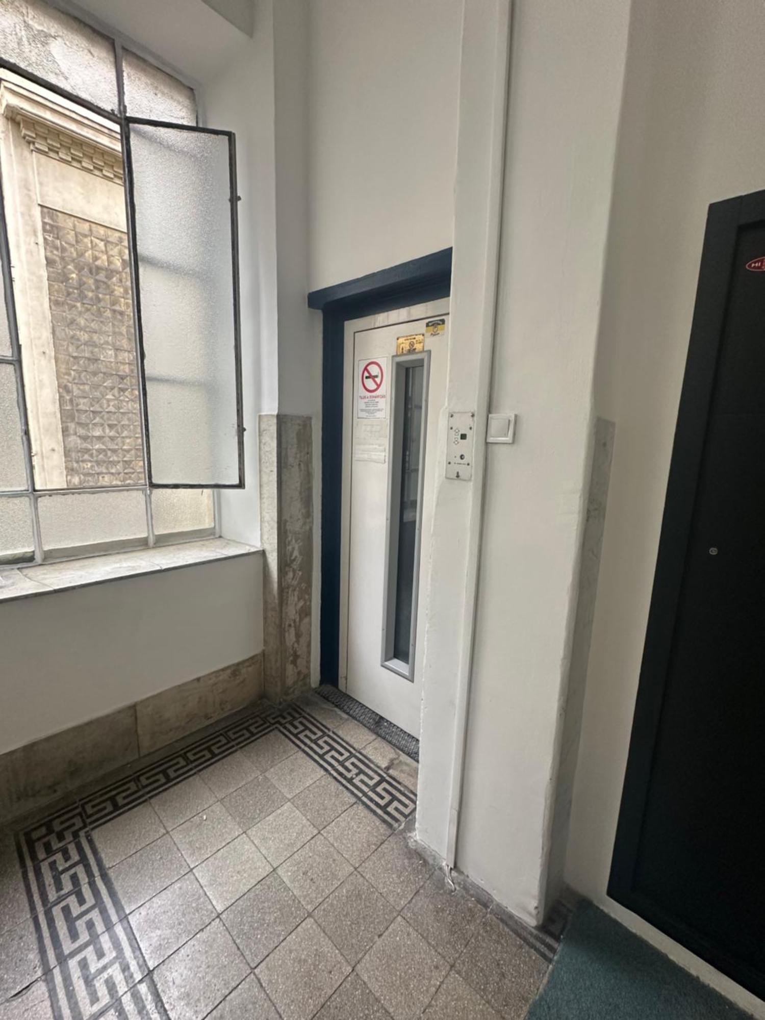 Bright Apartment In The Most Beautiful Street Of Budapest Vaci Street, Fashion Street Boedapest Buitenkant foto